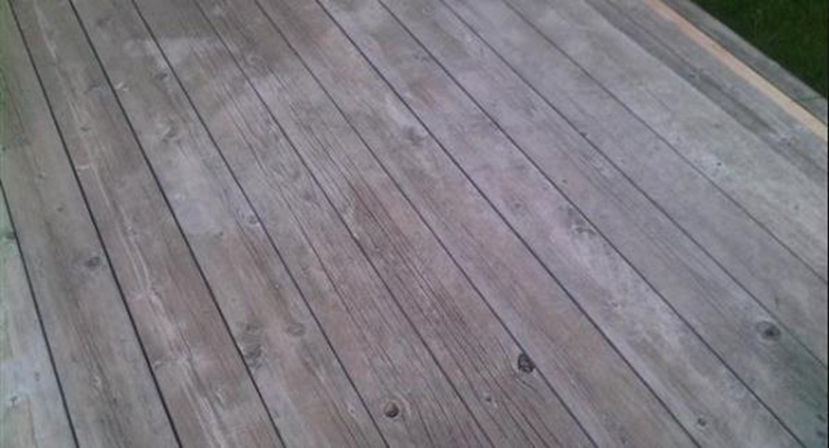 wood deck cracking or splitting